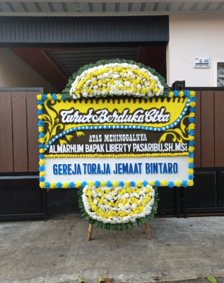 Papan Bunga Duka di Narimbang