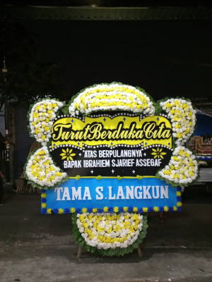 Papan Bunga Duka di Narimbang